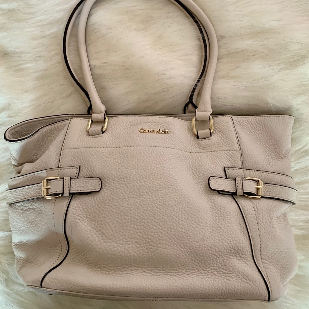 Gorgeous Calvin Klein leather handbag